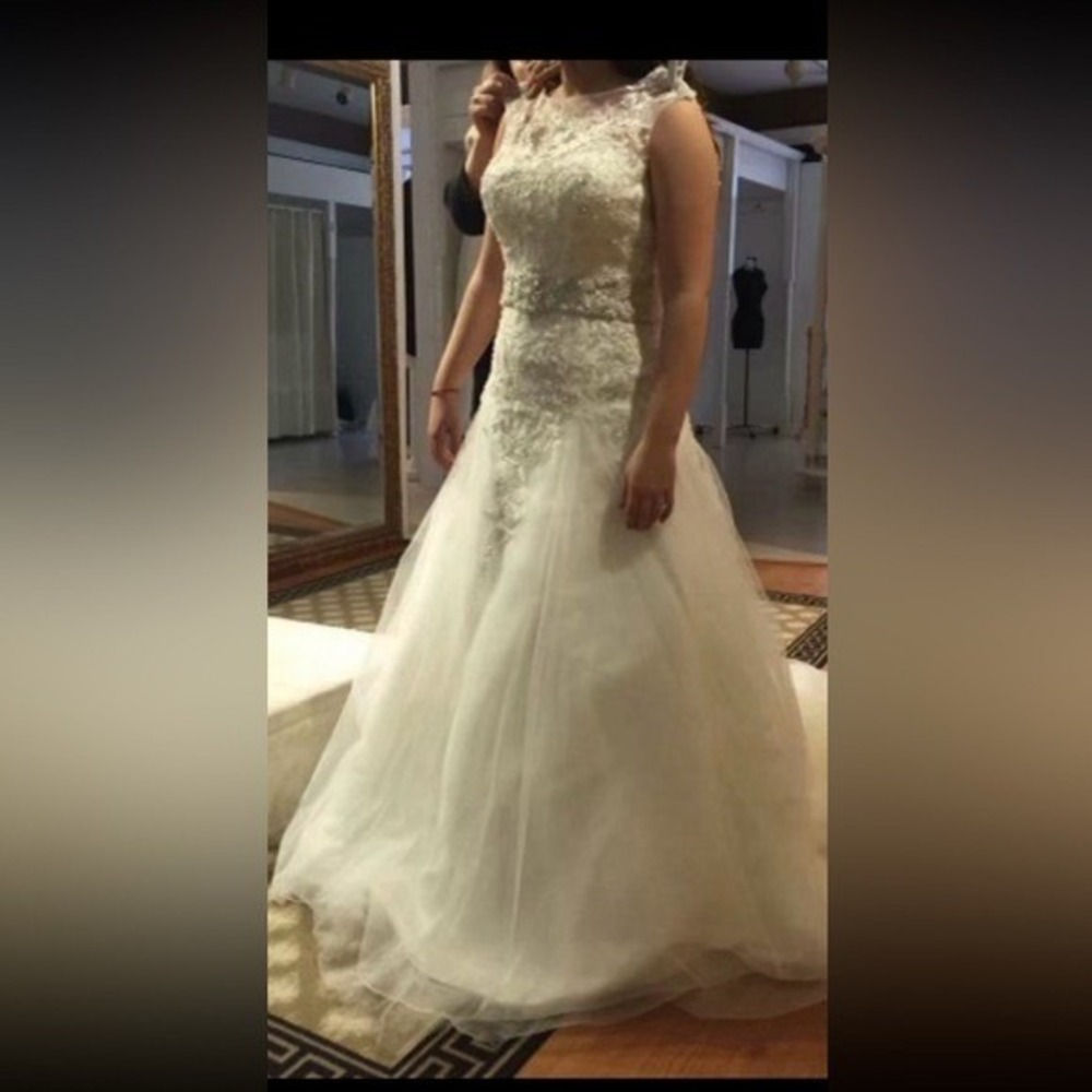 NWT. Mia Solano Aubrey WEDDING DRESS ivory/oyster color Size 10 Train 2.5 ft‎